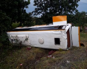 Bus que trasladaba a jóvenes futbolistas se accidenta en Soná, resultaron cinco con lesiones de consideración.