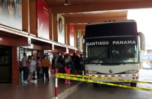 Asaltan con arma de fuego a pasajeros de bus de la ruta Santiago-Panamá, ya hay detenidos.