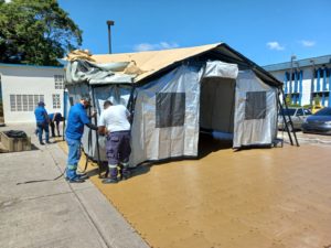 Se habilitarán dos hospitales campaña en Santiago.