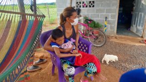 Familias en La Raya de Santamaria esperan respuestas a una solicitud de vivienda.