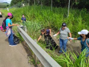 Jornada de limpieza en el distrito de La Mesa en el día mundial del ambiente.