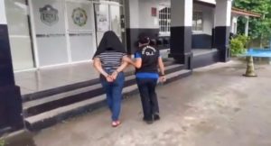 Un hombre se encuentra delicado luego de recibir varias puñaladas por su pareja.