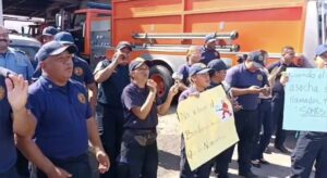 Bomberos piden pago de salarios por ascensos de categoría atrasados.