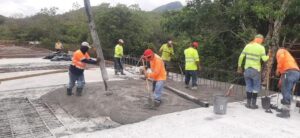 Avanza construcción de puente en Cañazas.