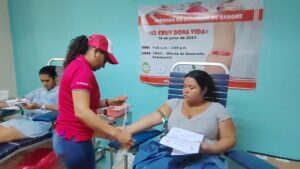 Estudiantes acuden a jornada de donación voluntaria de Sangre.