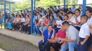 Dos colegios levantan medida de paro en Veraguas.