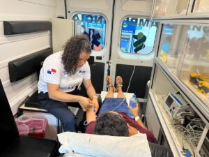 Minsa brinda atención médica durante festividad religiosa en Santiago.