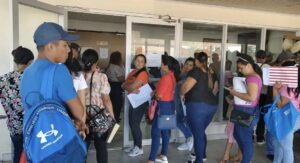 Docentes buscan una plaza de nombramiento en el MEDUCA.